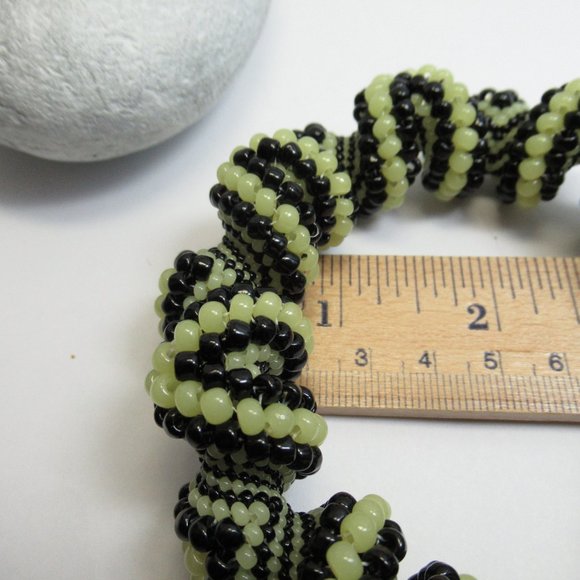 Uranium glass Beadwoven Cellini Bangle - Picture 12 of 14
